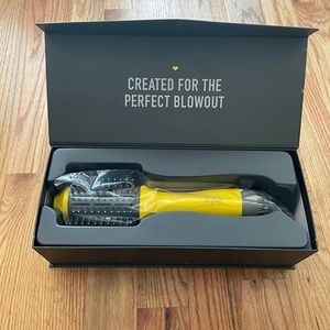 DryBar Single Shot Round Blow-Dryer Brush